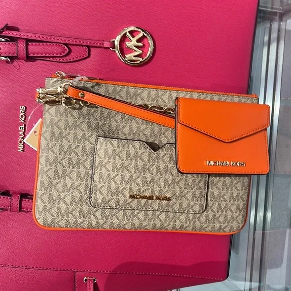 MICHAEL KORS JET SET ITEM LG 2 in 1 CARD CASE & WRISTLET
Poppy 
NWT - Picture 11 of 16